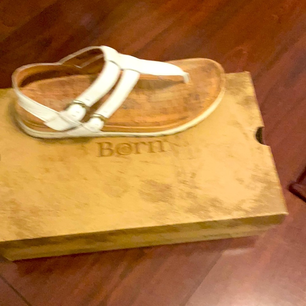 White flat born straps sandle